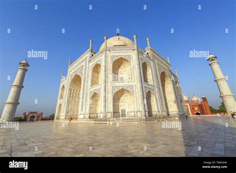 Il Mausoleo di Taj-ul-Masajid: Un capolavoro architettonico inestimabile con una storia incredibile!