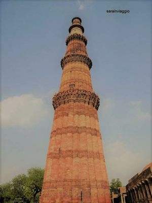  Il Minareto del Forte Derawar: Un gigante di pietra che guarda l'eternità