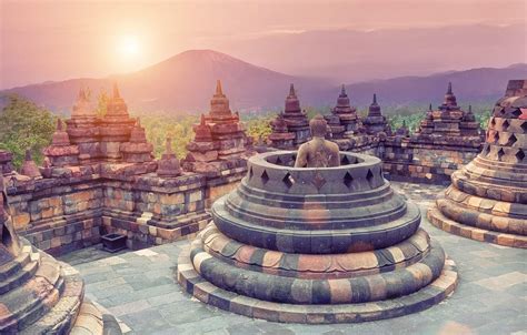 Il Templo Buddhista di Borobudur: Un Viaggio Attraverso il Tempo e la Spiritualità!