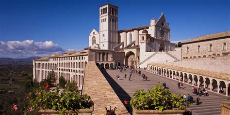 Il Complesso Monumentale di San Francesco d'Assisi: Un viaggio attraverso la storia e la spiritualità!