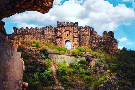 Il Forte di Rohtas: Una Cittadella Storica che Rischia di Farti Perdere la Testa!