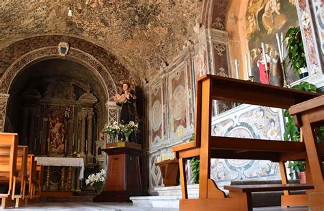 Il Santuario di Sant'Antonio da Padova: Un Viaggio Spirituale e Storico nel Cuore del Veneto!