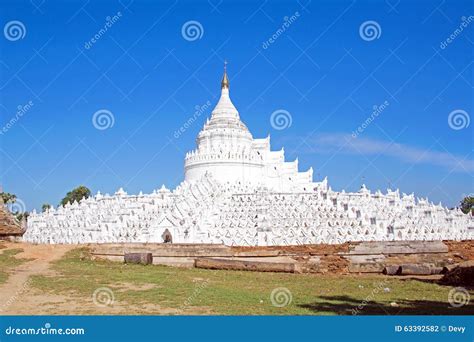 La Pagoda Bianca di Dandong: Una struttura maestosa che sfida il tempo e i limiti della realtà!