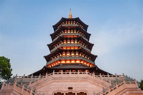 La Pagoda di Jingxing: Un capolavoro architettonico che sfiora le nuvole!