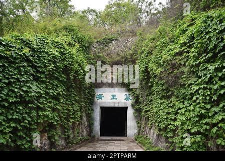 La Tomba di Liu Jing Una Porta nel Passato Imperiale Cinese!