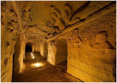 Le Grotte di Xisha: Un Viaggio Sotterraneo Attraverso Mille Anni di Storia!