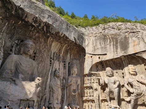 La Grotta di Longmen: Un Rifugio Sotterreo di Stalattiti e Storie Antiche!