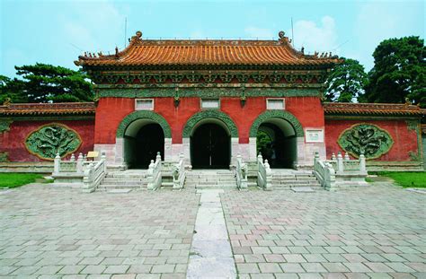 Il Mausoleo di Aixinjueluo, Tesoro Storico dell'Impero Qing e Porta verso l'Eternità!